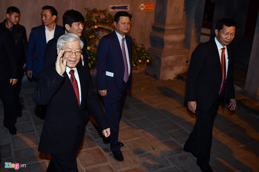 Tổng bí thư Nguyễn Phú Trọng chúc Tết người dân ở phố đi bộ